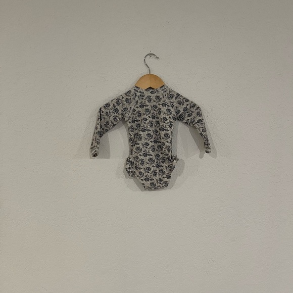 Rylee + Cru - Roses Rashguard - Picture 3 of 6